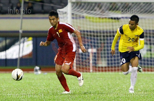 Mặc dù đội chủ nhà chơi quyết liệt và không ngại va chạm nhưng các cầu thủ U.19 Việt Nam vẫn tạo dựng được khá nhiều cơ hội uy hiếp khung thành thủ môn Zulhazmi Yussof.